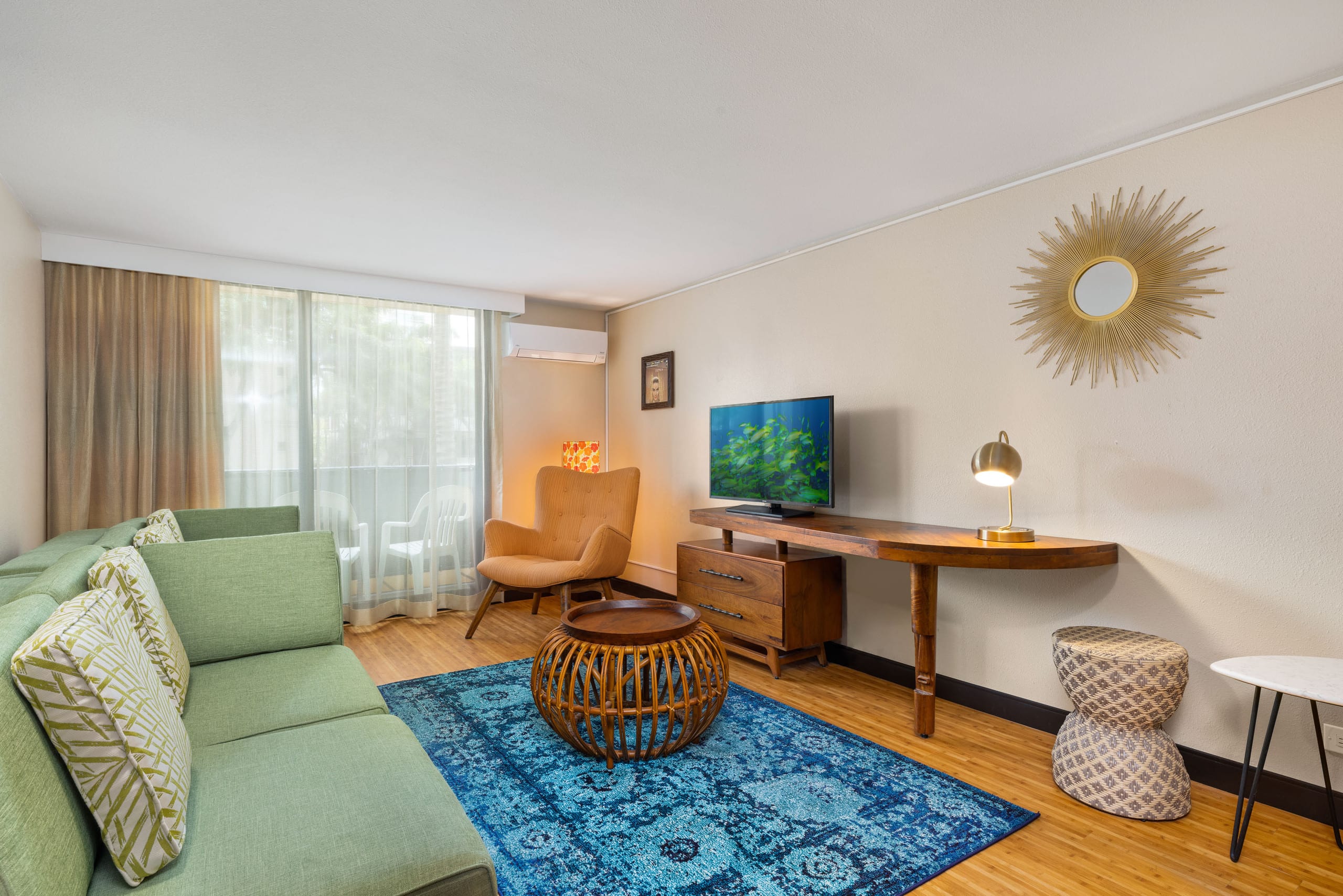 Condo in Honolulu · ★4.14 · 1 bedroom · 3 beds · 1 private bath - Image 6