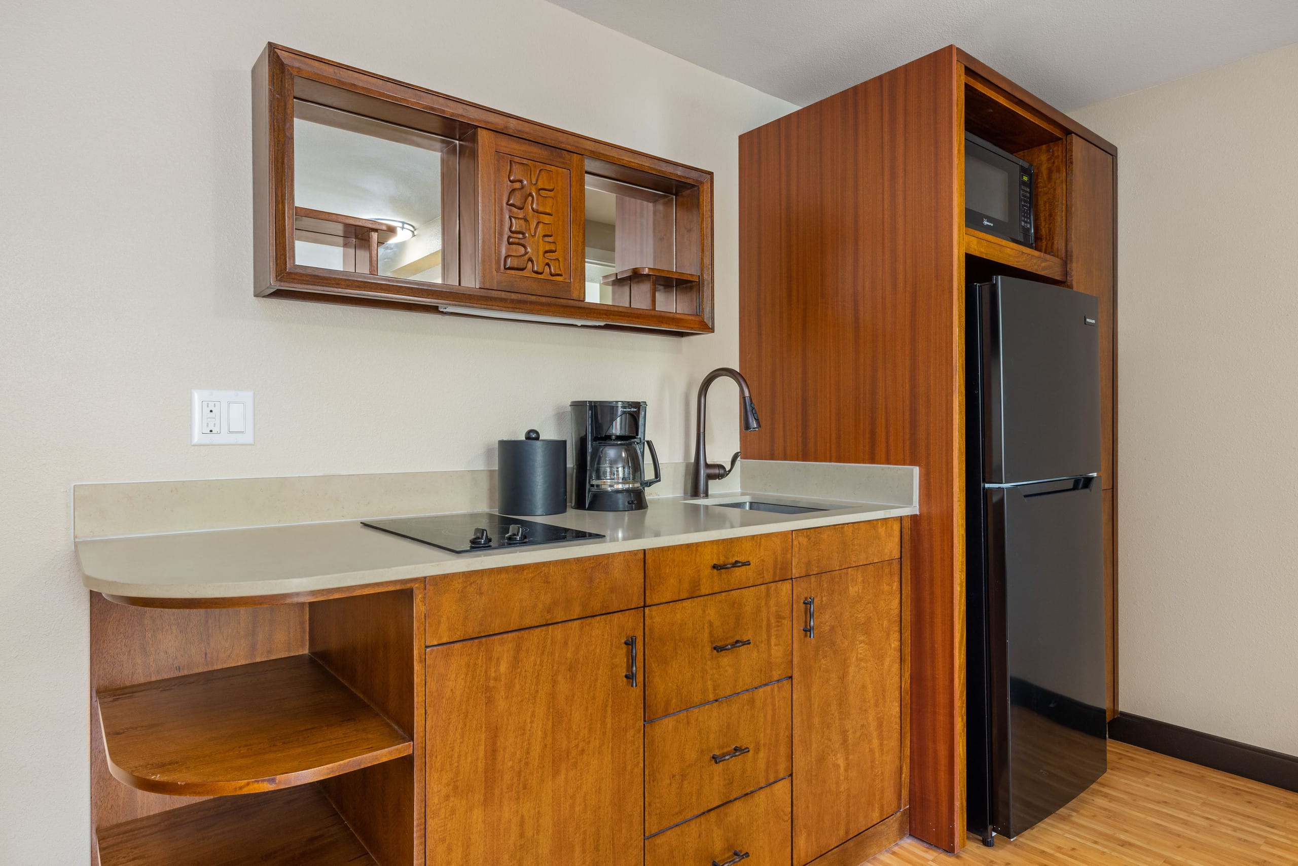 Condo in Honolulu · ★4.14 · 1 bedroom · 3 beds · 1 private bath - Image 9