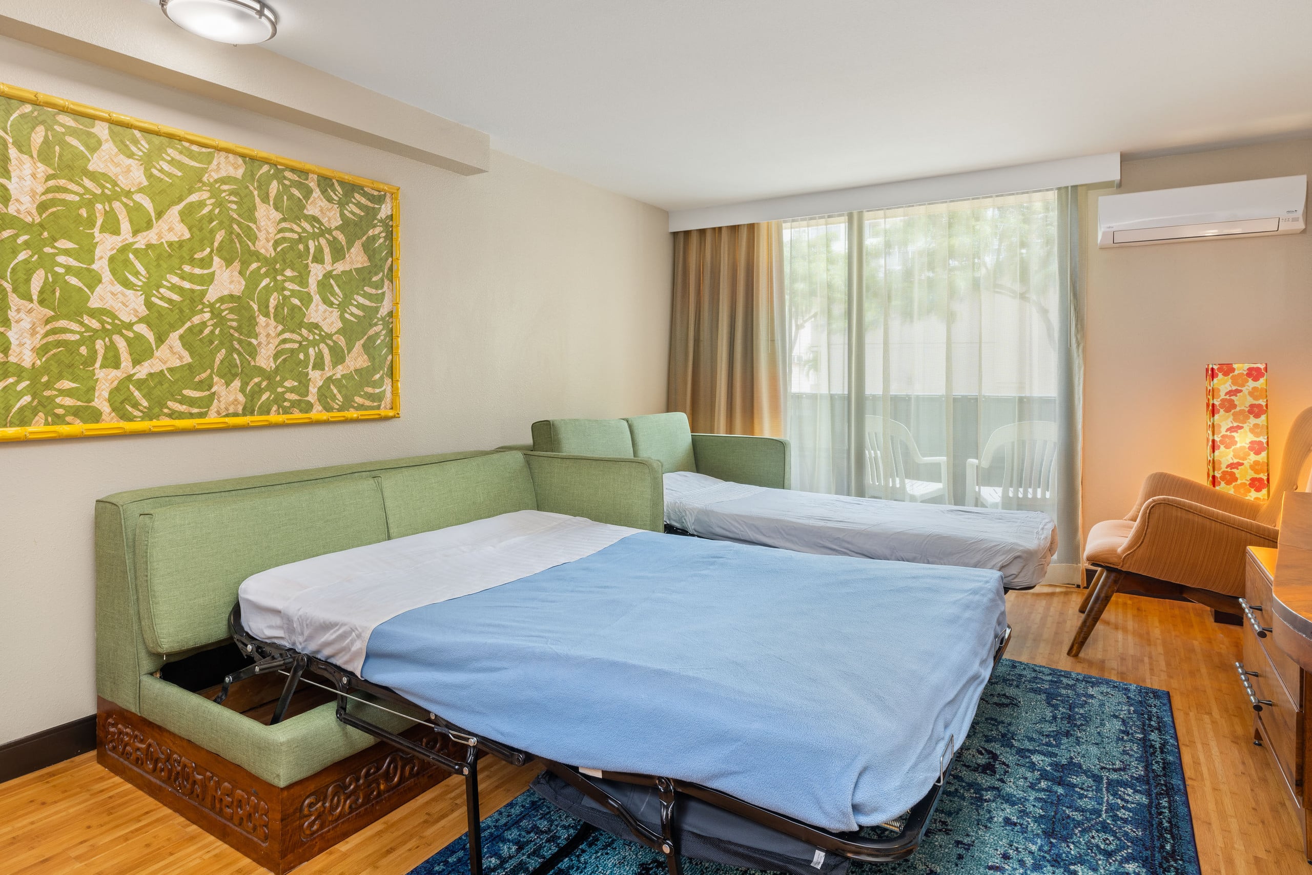 Condo in Honolulu · ★4.14 · 1 bedroom · 3 beds · 1 private bath - Image 5