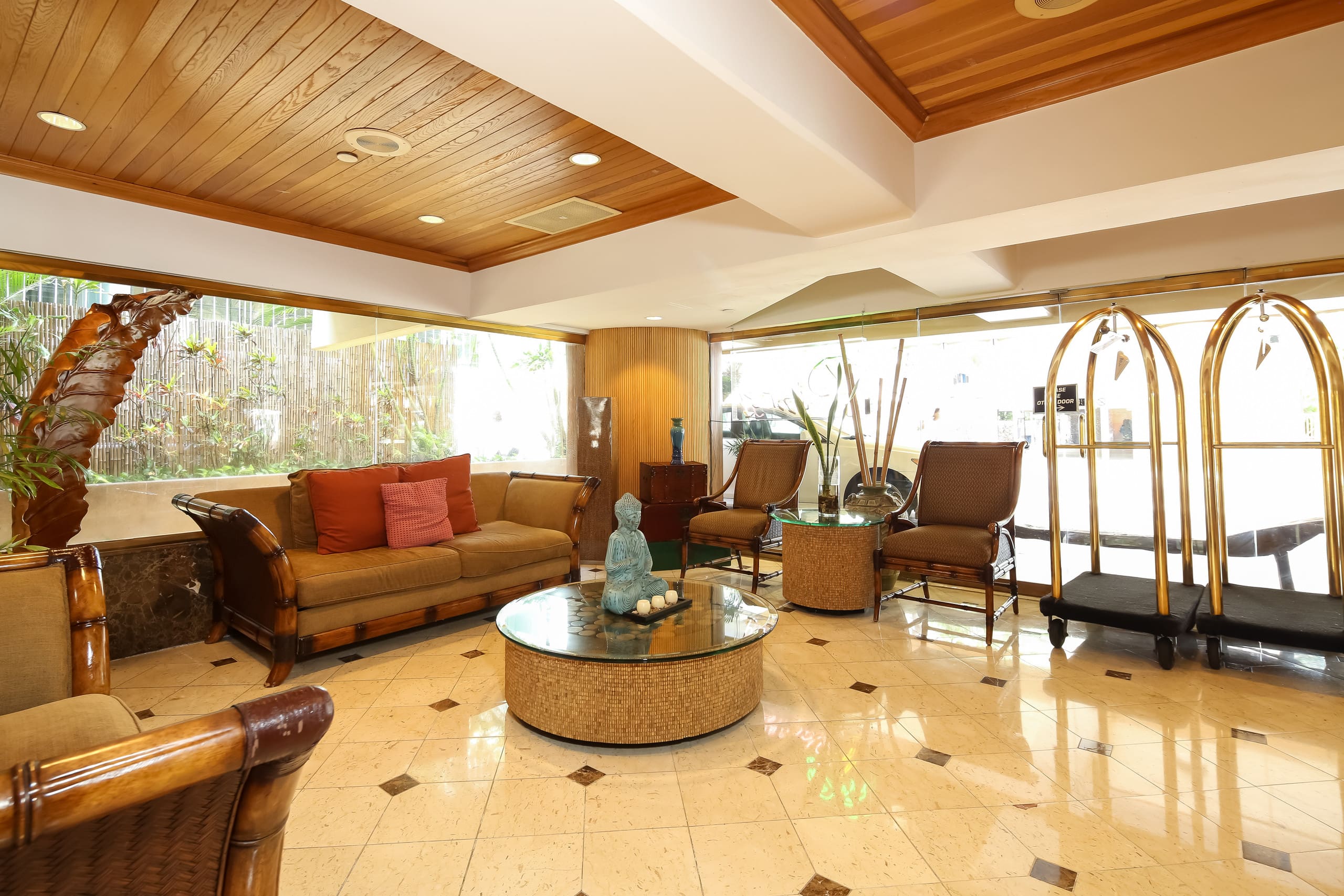 Condo in Honolulu · ★4.14 · 1 bedroom · 3 beds · 1 private bath - Image 22
