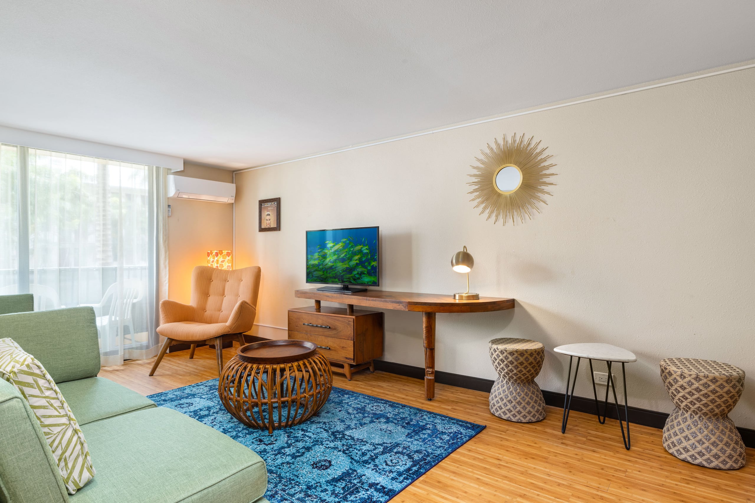 Condo in Honolulu · ★4.14 · 1 bedroom · 3 beds · 1 private bath - Image 2