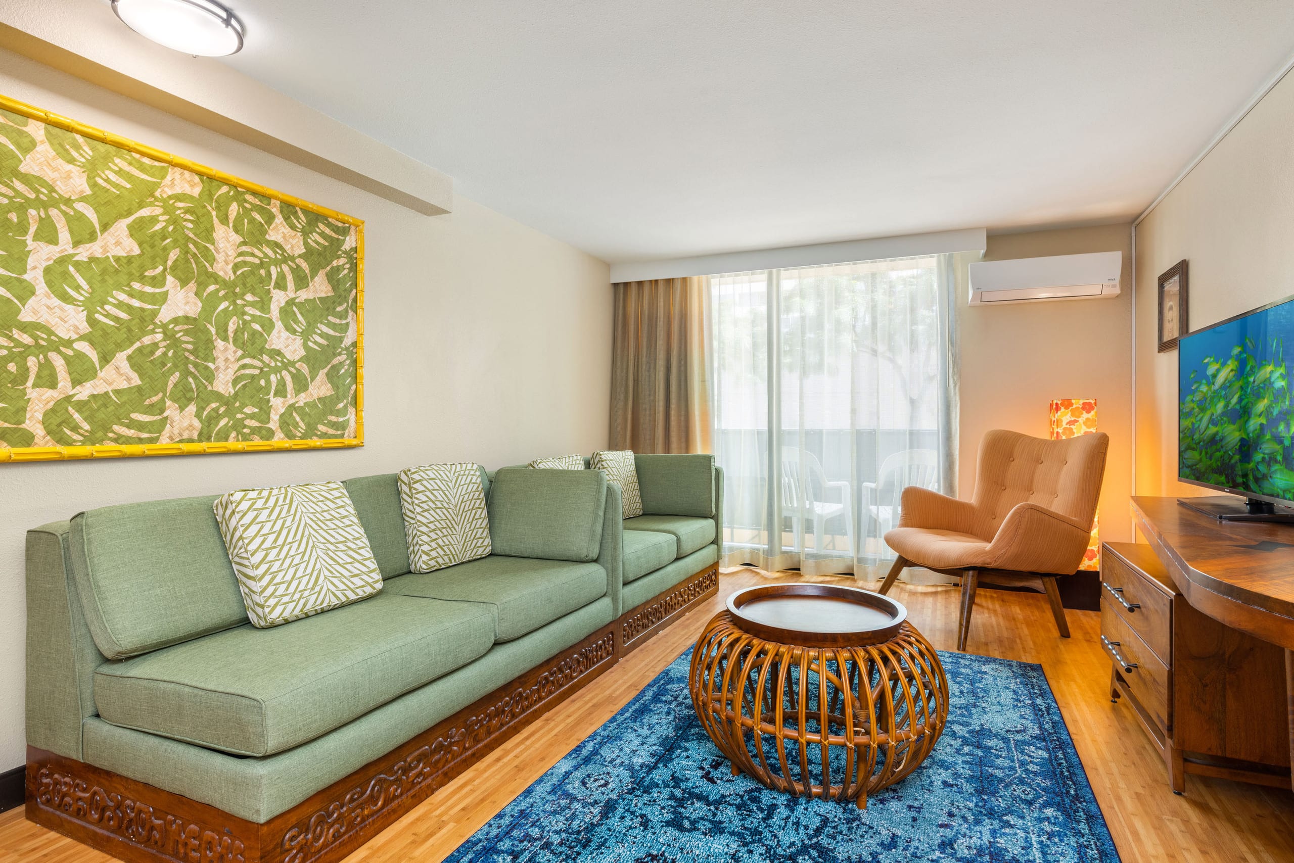 Condo in Honolulu · ★4.14 · 1 bedroom · 3 beds · 1 private bath - Image 4