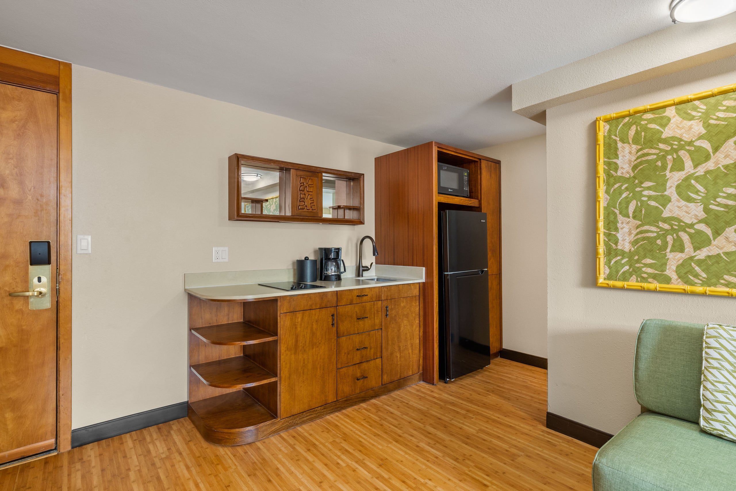 Condo in Honolulu · ★4.14 · 1 bedroom · 3 beds · 1 private bath - Image 8