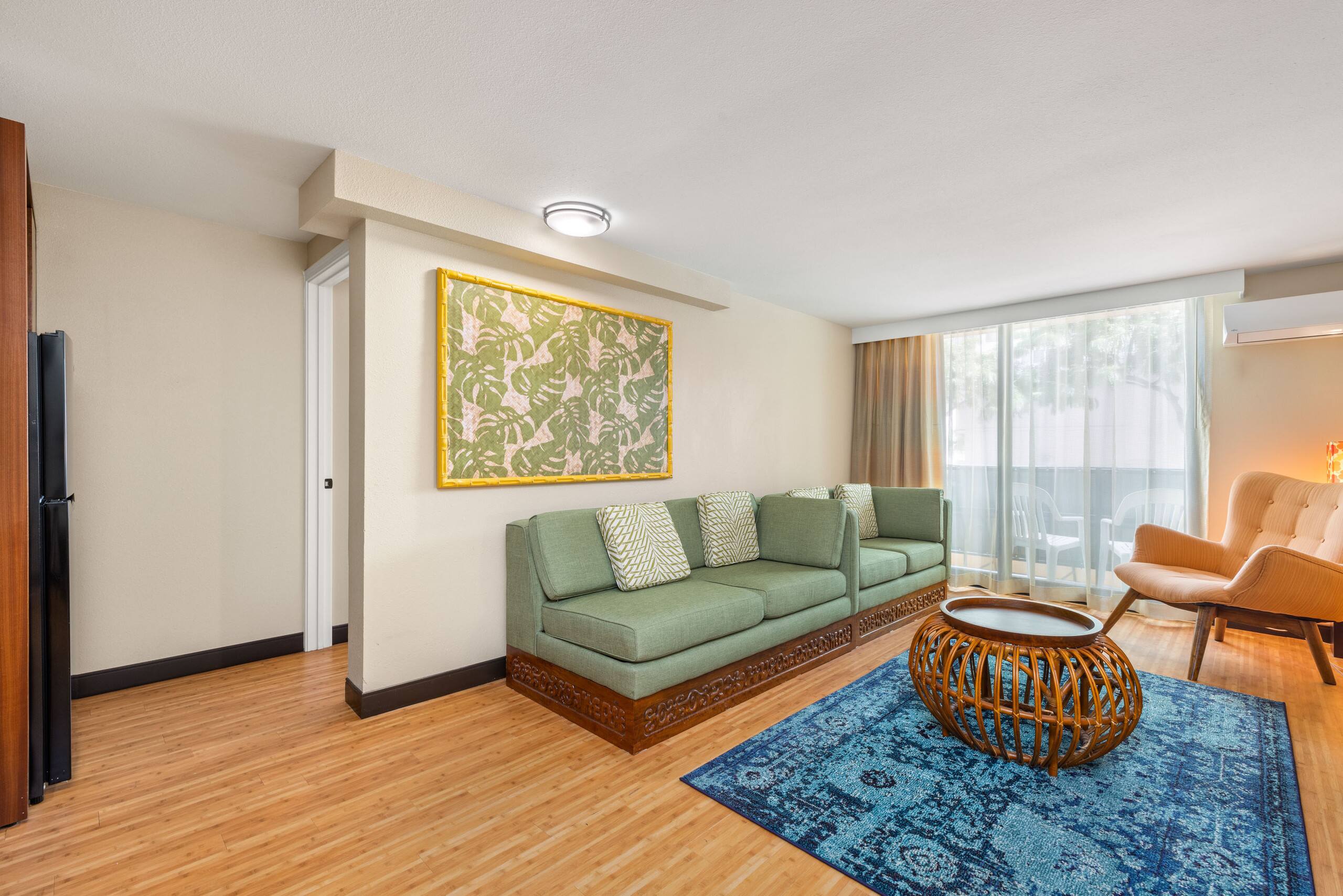 Condo in Honolulu · ★4.14 · 1 bedroom · 3 beds · 1 private bath - Image 3
