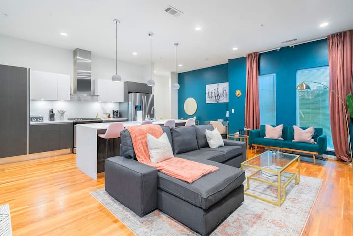 2 Bed W/Rooftop I 2Car Garage I Mins to Convention