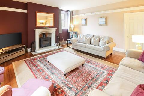 Host & Stay | Old Reading Room