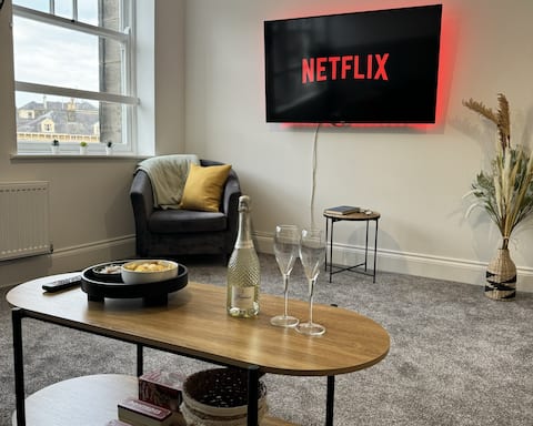 Popular Airbnb listing: The Yorkshire Crown - Luxury | FREE Parking Nearby in Killinghall
