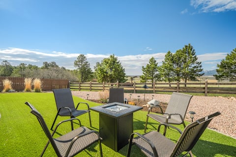 Mountain Breeze! Fire Pit, Air Hockey & Views!