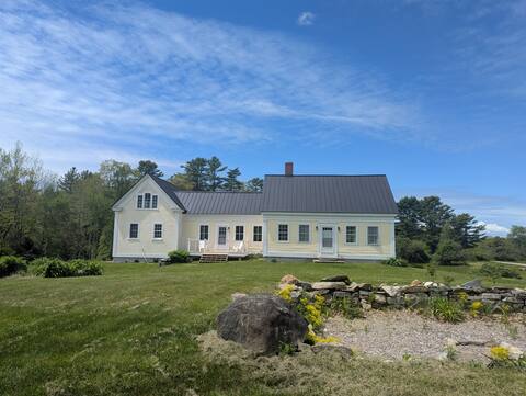 5 BR, 2 BA Spacious Farmhouse Walking Distance to