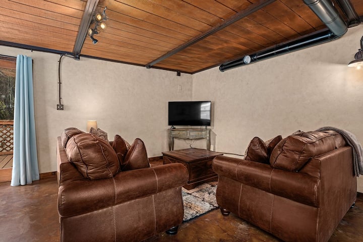 Madeira Cottage | Pet-friendly - Fredericksburg, TX