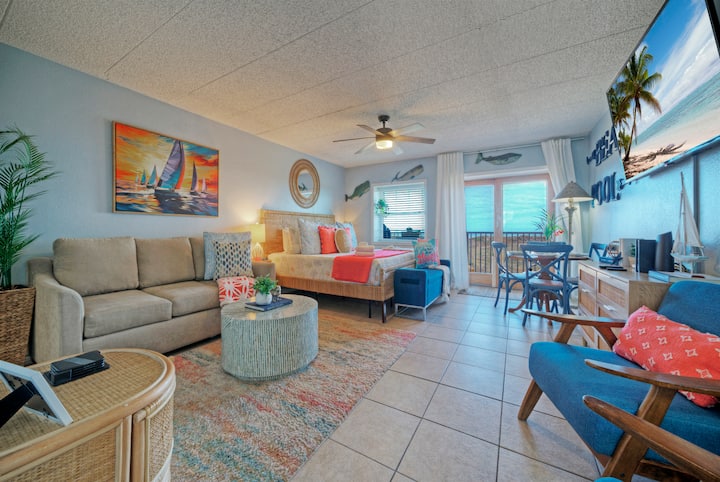 Beachfront Studio Tennis Pool | Steps To Sand - Port Aransas, TX