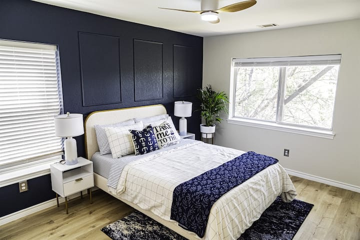 In this beautiful third bedroom with its lush view, guests are invited to immerse themselves in the natural beauty of the lakehouse surroundings.