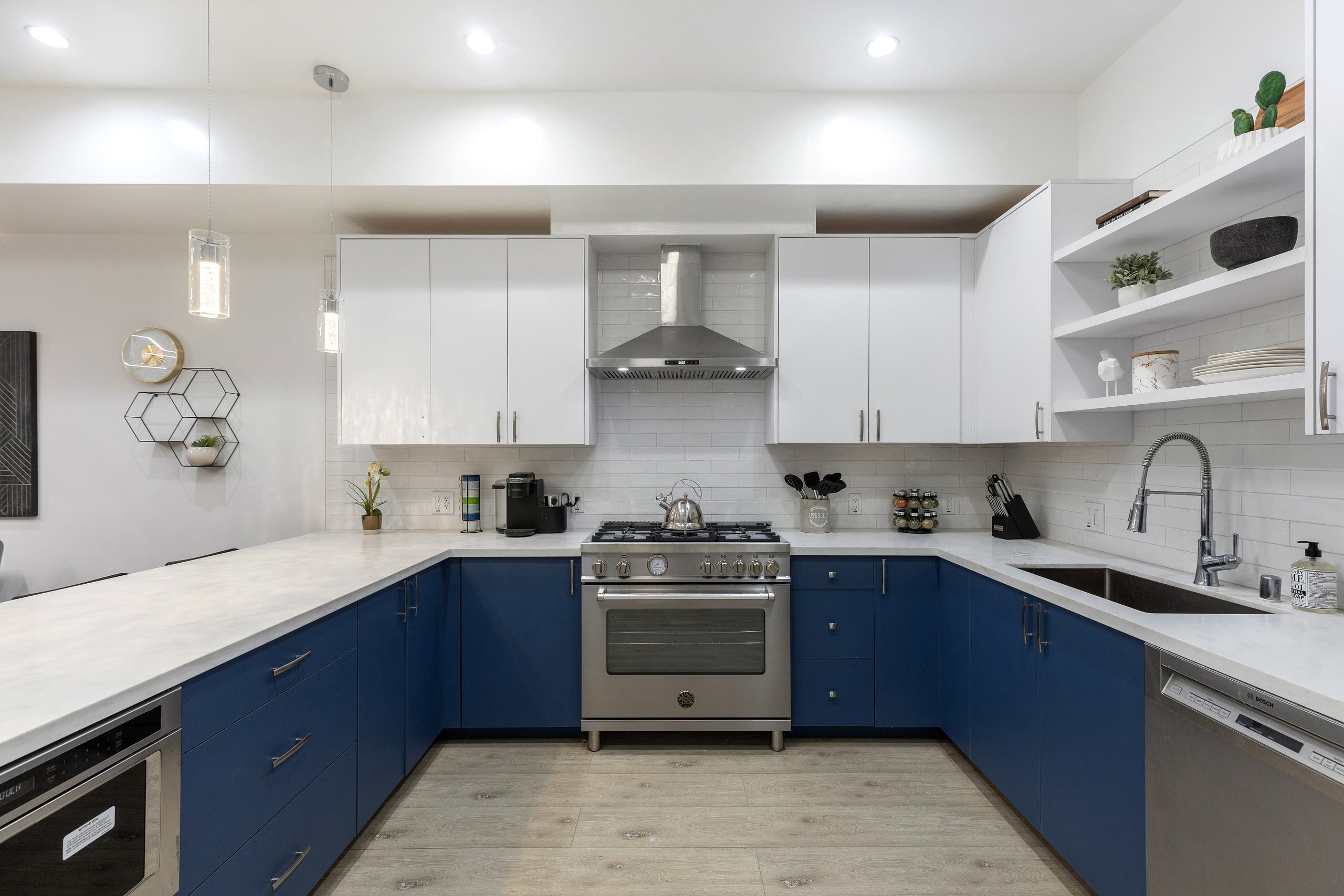 Home in San Francisco · ★4.98 · 5 bedrooms · 5 beds · 5 baths - Image 8