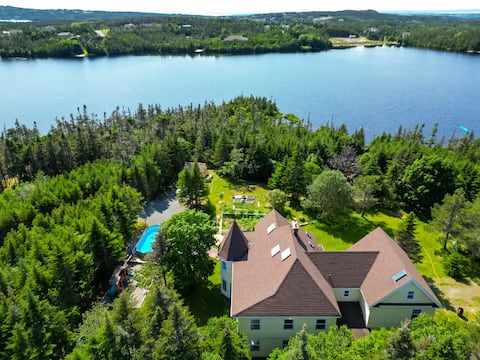 Magical Getaway! 5BR Pondside W/ Heated Pool For 9