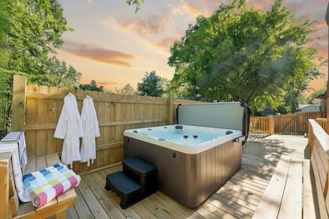 Sleeps 12! w/King Beds+Hottub+Gym+Theater