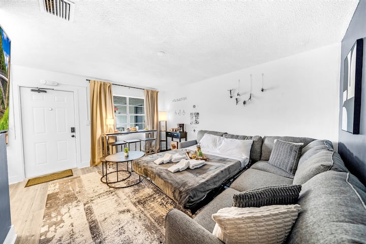 Water View Condo With Parking - Coral Springs, FL