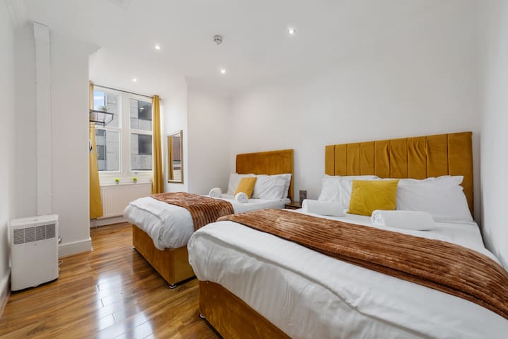 Prestigious 2 Bed Apartment on Oxford Street 8GC gallery image 3