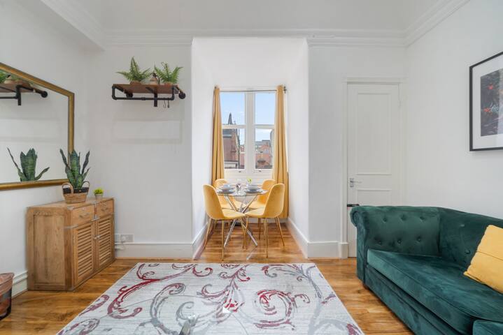 Prestigious 2 Bed Apartment on Oxford Street 8GC gallery image 2