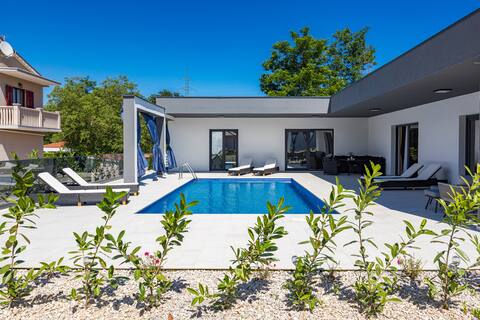 Pool House Fancy - Happy Rentals