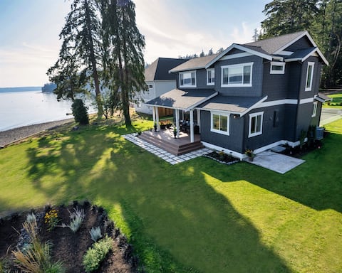 Charming Waterfront Getaway w Pickleball, SUP, BBQ