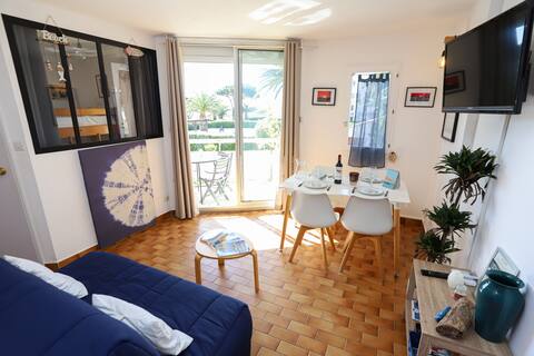 Airbnb performant: St Cyprien beautiful apartment with sea view à Saint Cyprien