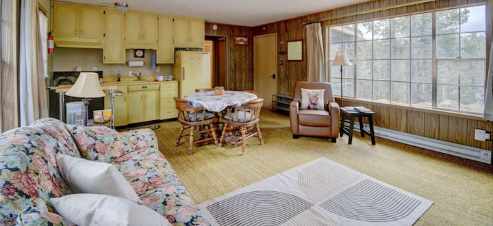 Serene 70s Retreat Near San Antonio Hot Springs - Fenton Lake State Park, Jemez Springs