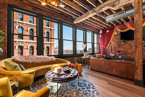 Velvet Vault - Banker’s Alley - Walk to Broadway