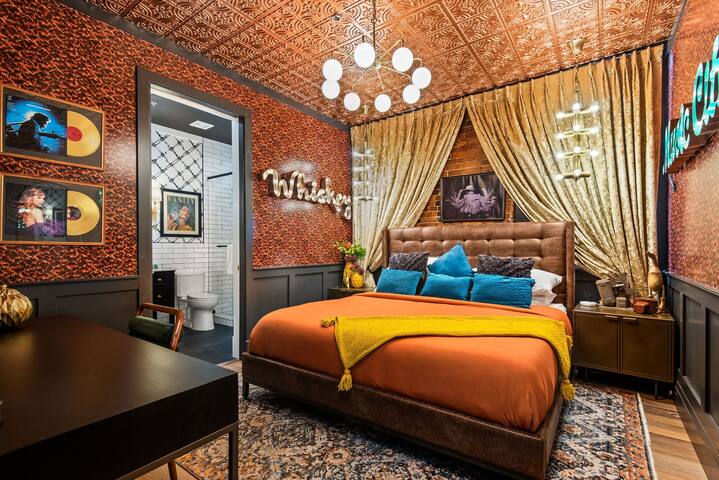 Velvet Vault – Banker’s Alley – Walk to Broadway gallery image 3