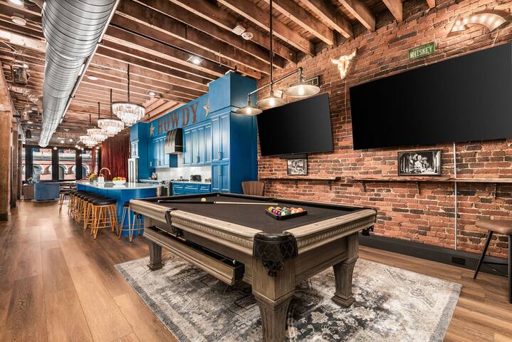 Velvet Vault – Banker’s Alley – Walk to Broadway gallery image 4