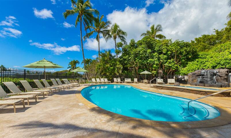 Luxurious 4BR/3.5BA House: AC, Short Walk To Beach gallery image 3