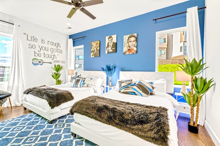 Შეიგრძენით ნეშვილში მდებარე ეს შთამბეჭდავი დასვენება დახვეწილი დეკორითა და მყუდრო საწოლებით - იდეალურია ბაკელორეტის წვეულებებისა თუ ოჯახური გაერთიანებებისთვის. Დაისვენეთ ქალაქის ცენტრში კომფორტულად დათვალიერების შემდეგ, სადაც დაგხვდებათ სააბაზანოები და კეთილმოწყობილი ავეჯი დაუვიწყარი მოგონებებისთვის.