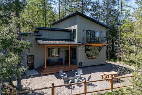 Middle Fork Retreat - a 3 bedroom home near Glacie