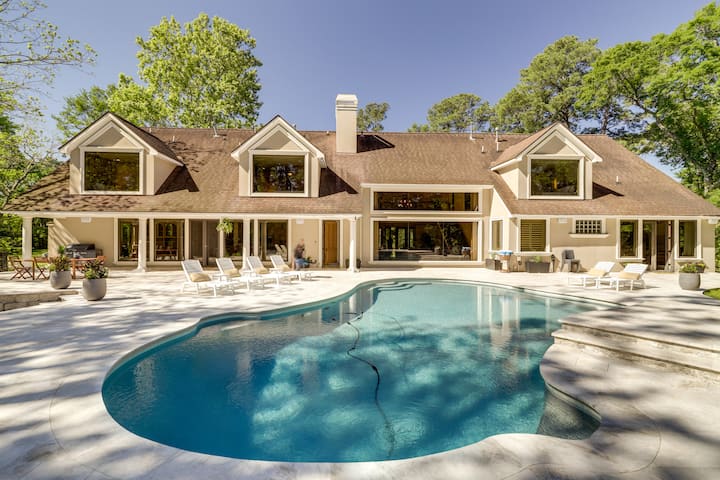 Private 25 Acre Estate w/ Lake: Fish & Canoe!