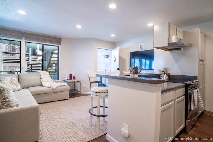 Ocean Harbor 130 - Monterey, CA