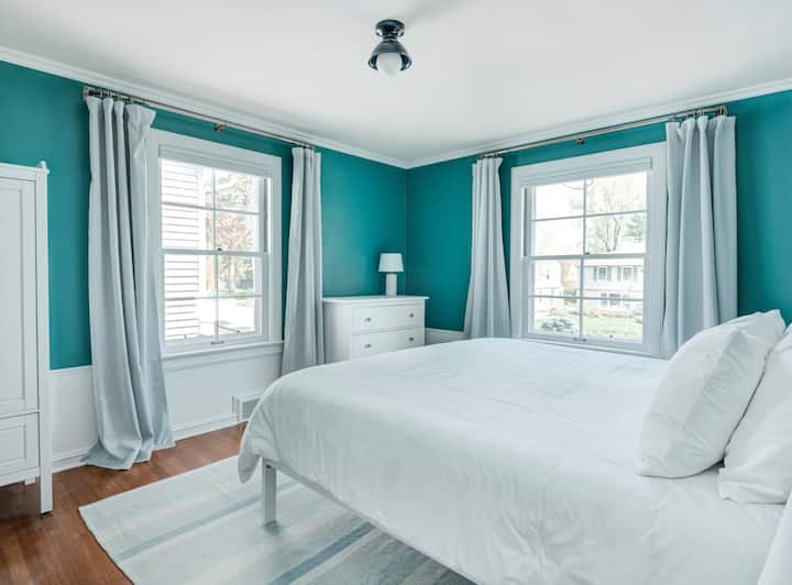 GUEST BEDROOM - KING BED