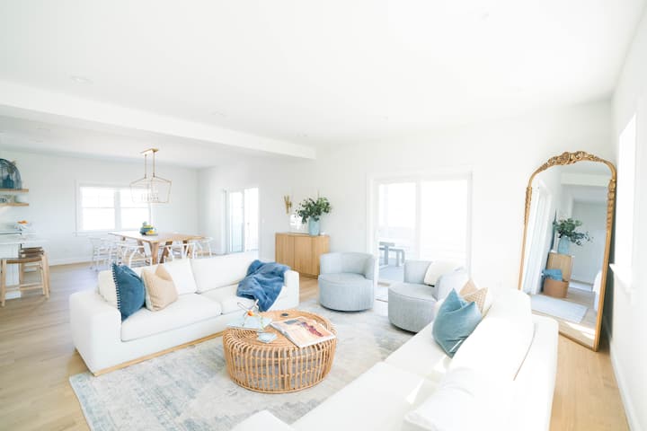 Oversized + Airy | walk to beach~ocean views~yard