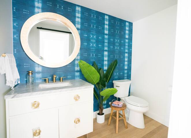 Oversized + Airy | walk to beach~ocean views~yard gallery image 4