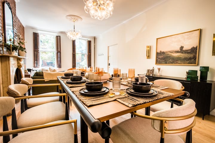 True 3-bed – 15 mins to NYC! Luxury Brownstone gallery image 2