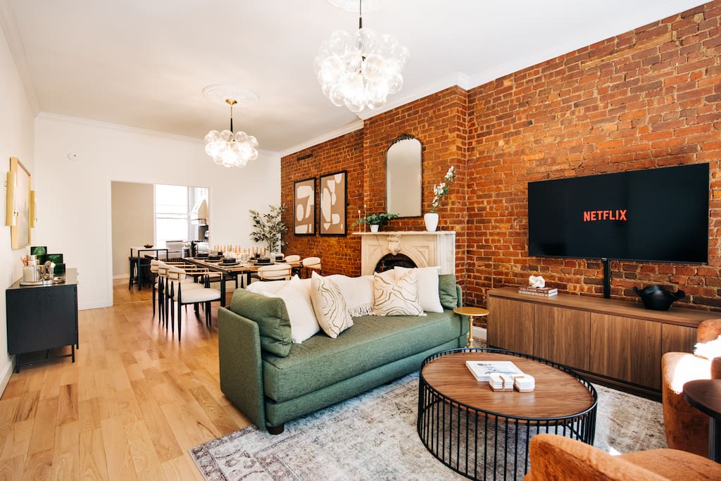 True 3-bed in a brownstone - 20 mins to NYC