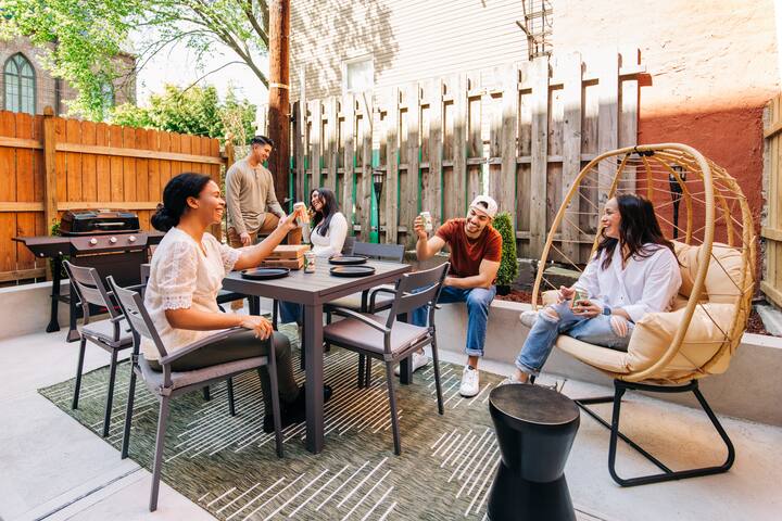 True 3-bed – 15 mins to NYC! Luxury Brownstone gallery image 4