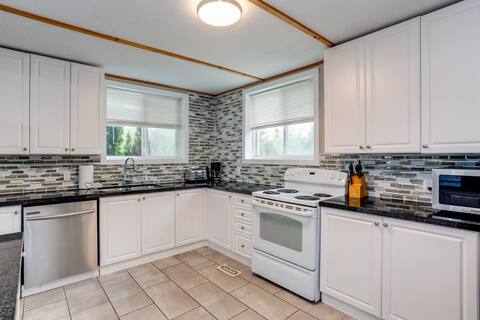 Trio Retreat Haven (25 Bedrooms+ pools, hot tubs a