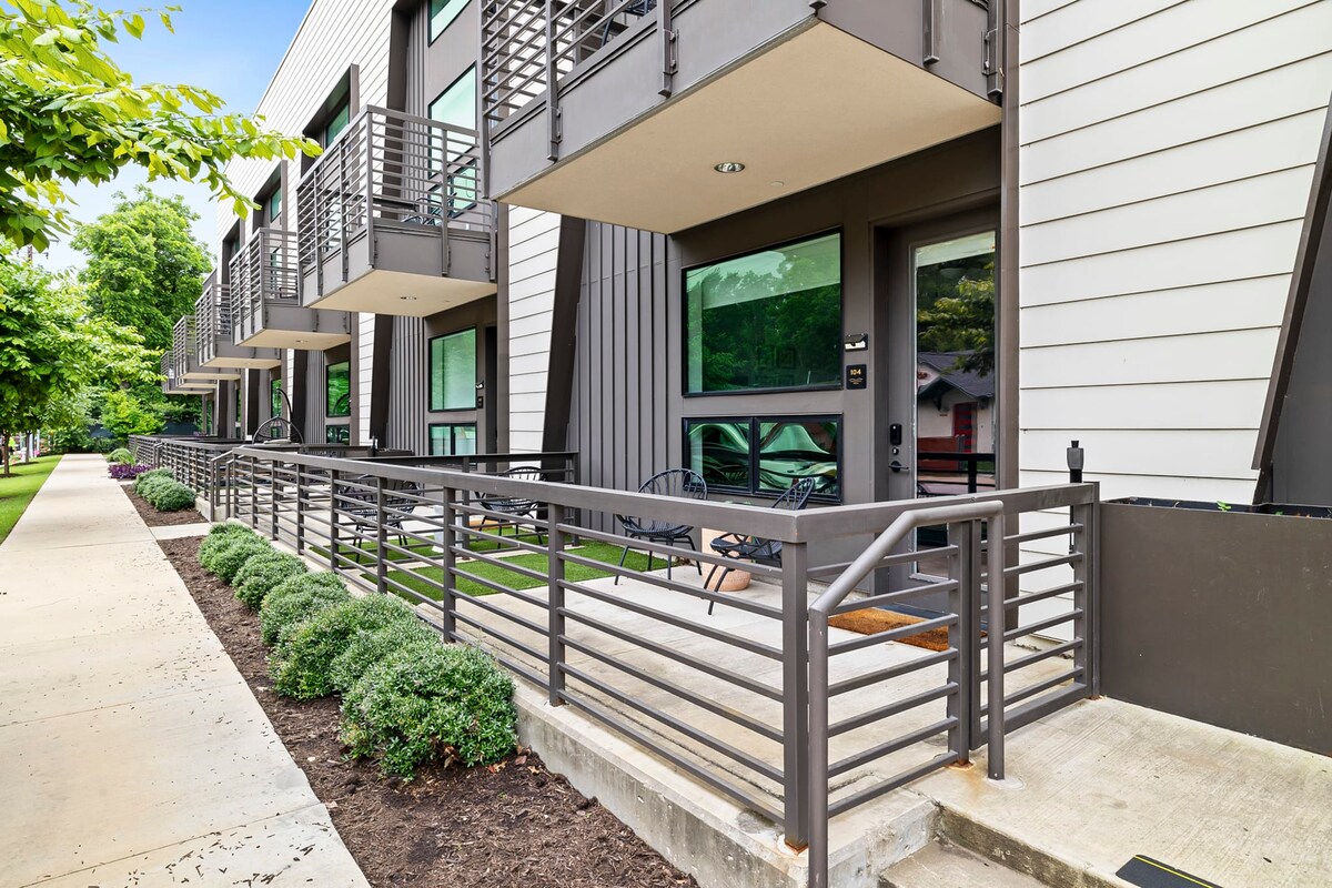Charming DT ATX Studio | Mins to Rainey St | Patio