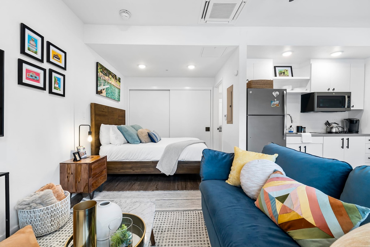 Charming DT ATX Studio | Mins to Rainey St | Patio