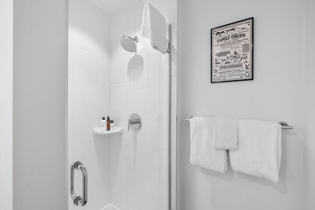 Charming DT ATX Studio | Mins to Rainey St | Patio