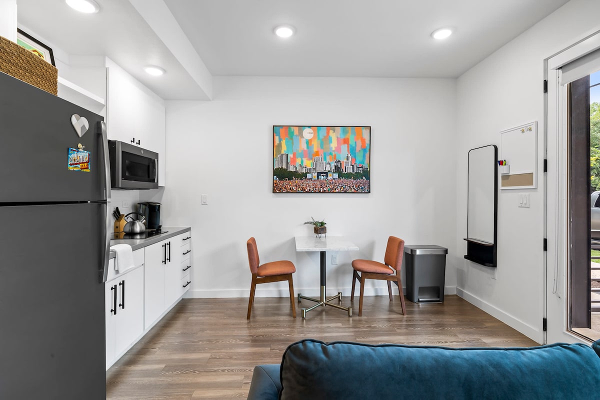 Charming DT ATX Studio | Mins to Rainey St | Patio