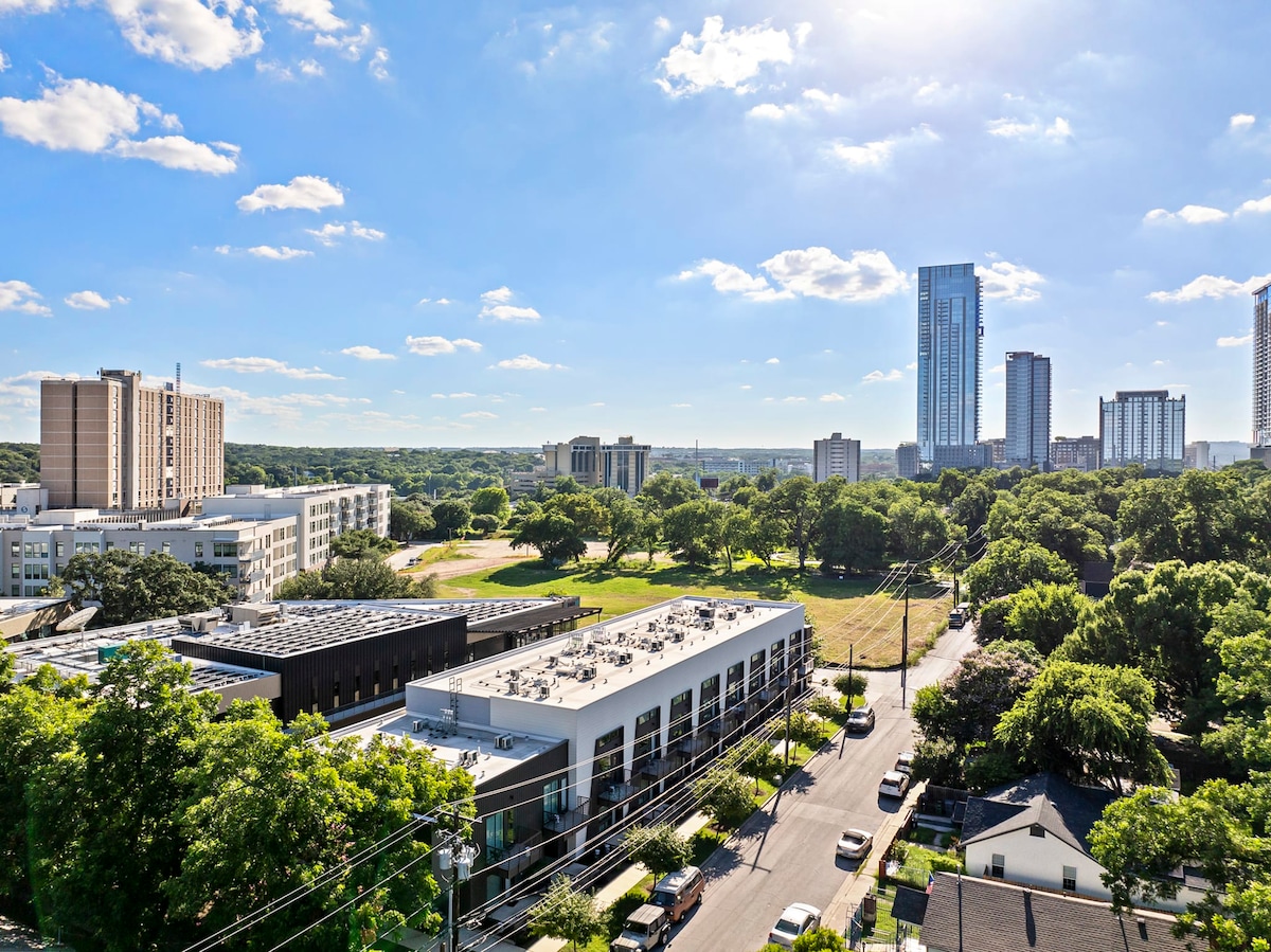 Charming DT ATX Studio | Mins to Rainey St | Patio