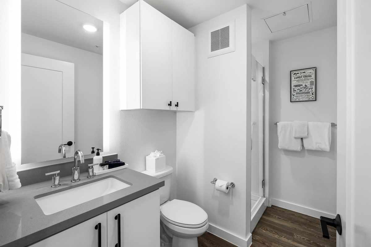 Charming DT ATX Studio | Mins to Rainey St | Patio