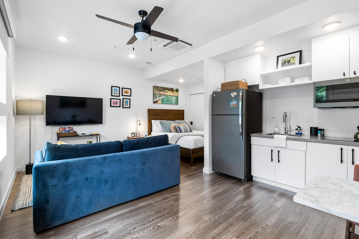 Charming DT ATX Studio | Mins to Rainey St | Patio