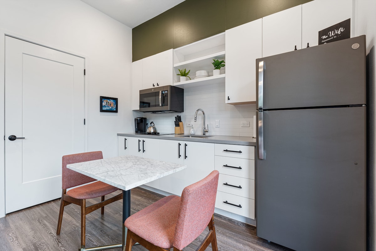 Charming Studio Near Rainey St | Parking | DT ATX