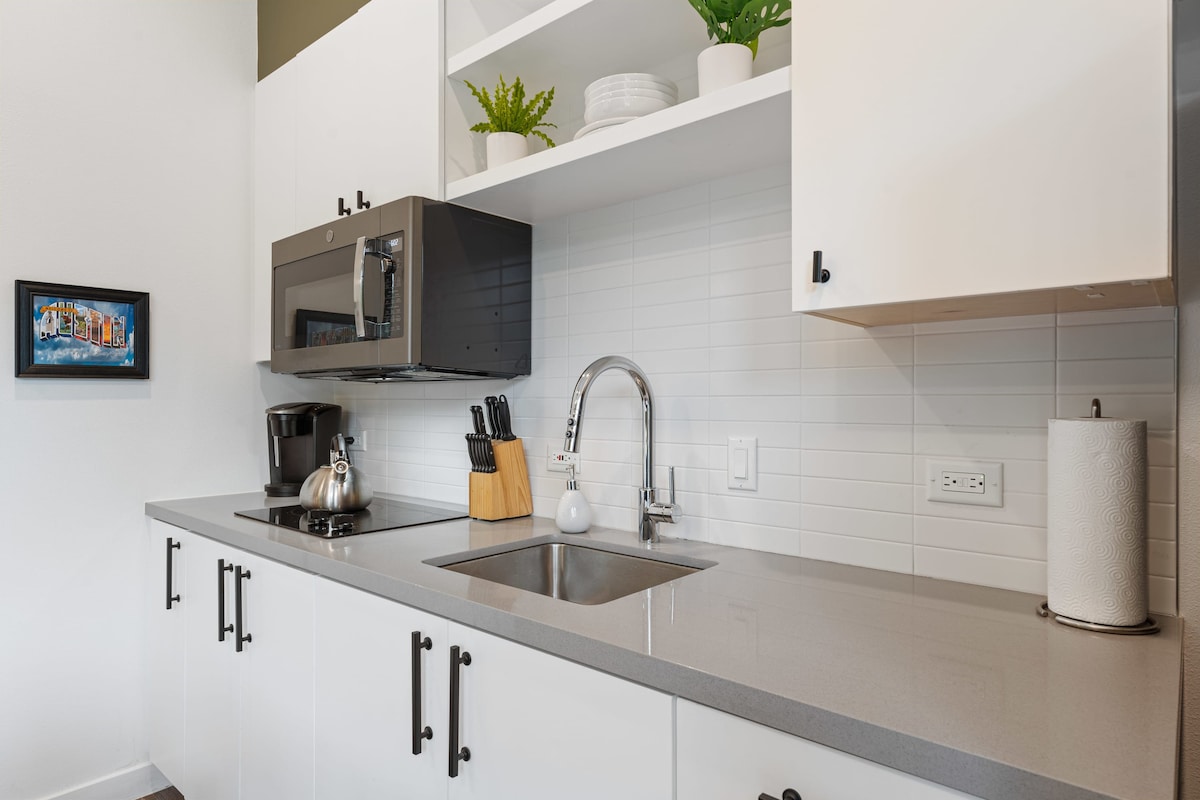 Charming Studio Near Rainey St | Parking | DT ATX